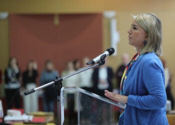 Η Zέττα Μακρή στο υπουργείο Παιδείας (φωτ.: ΑΠΕ-ΜΠΕ / Γιώργος Βιτσαράς)