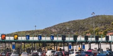 Εικόνα από τα διόδια στην Εθνική Οδό Αθηνών-Κορίνθου (φωτ.: Δήμητρα Κούτρα/TOKLIK.GR/EUROKINISSI)
