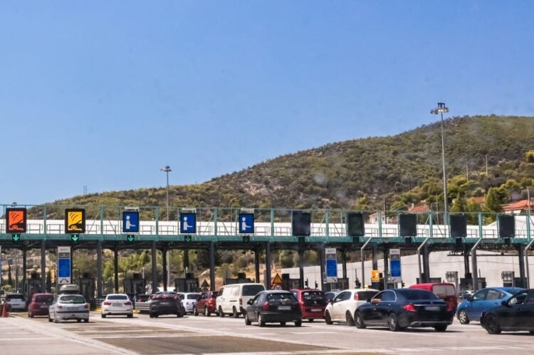 Εικόνα από τα διόδια στην Εθνική Οδό Αθηνών-Κορίνθου (φωτ.: Δήμητρα Κούτρα/TOKLIK.GR/EUROKINISSI)