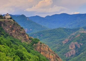 Η μονή Μεταμόρφωσης του Σωτήρος στην προσφυγική Πρασινάδα, στην ορεινή Δράμα (φωτ.: ΑΠΕ-ΜΠΕ)