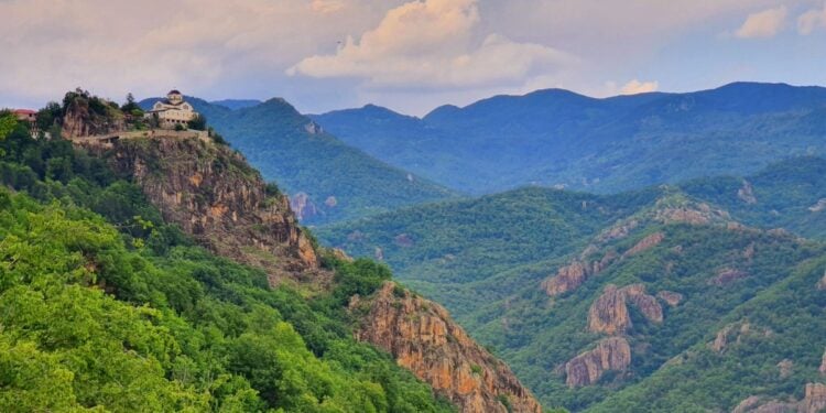Η μονή Μεταμόρφωσης του Σωτήρος στην προσφυγική Πρασινάδα, στην ορεινή Δράμα (φωτ.: ΑΠΕ-ΜΠΕ)