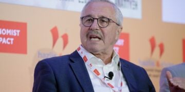 Ο Γιάννης Μανιάτης, πρώην υπουργός, μέλος του Ευρωπαϊκού Κοινοβουλίου, αντιπρόεδρος των Ευρωπαίων Σοσιαλιστών για τις διεθνείς σχέσεις, την άμυνα και την ενεργειακή ασφάλεια (φωτ. αρχείου: ΑΠΕ-ΜΠΕ/ ECONOMIST IMPACT/ ΒΑΪΟΣ ΧΑΣΙΑΛΗΣ)