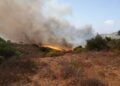 Φωτιά καίει χαμηλή βλάστηση στην Κερατέα (φωτ.: ΑΠΕ-ΜΠΕ/ Χάρης Ακριβιάδης)