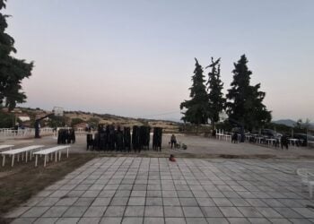 Εικόνα από τις ετοιμασίες στο χώρο όπου θα πραγματοποιηθούν τα «Λαοδίκεια 2025» (φωτ.: facebook.com /Μορφωτικός Αθλητικός Σύλλογος Λαοδικηνού «ΛΑΟΔΙΚΕΙΑ»)
