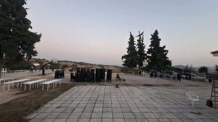 Εικόνα από τις ετοιμασίες στο χώρο όπου θα πραγματοποιηθούν τα «Λαοδίκεια 2025» (φωτ.: facebook.com /Μορφωτικός Αθλητικός Σύλλογος Λαοδικηνού «ΛΑΟΔΙΚΕΙΑ»)