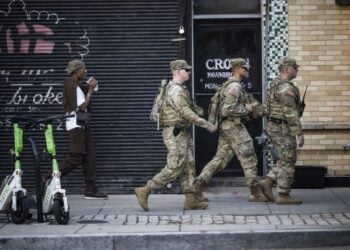 Εθνοφρουρά στους δρόμους της Ουάσιγκτον (φωτ.: EPA/Mattie Neretin)