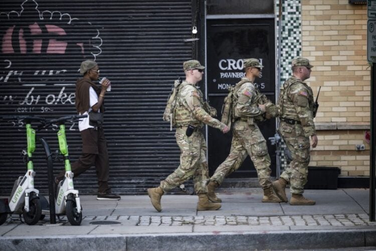Εθνοφρουρά στους δρόμους της Ουάσιγκτον (φωτ.: EPA/Mattie Neretin)