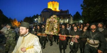 Εικόνα από τον Μέγα Πανηγυρικό Πολυαρχιερατικό Εσπερινό, το 2024, στην Παναγία Σουμελά, στο Βέρμιο (φωτ. αρχείου: flickr.com / imverias / Gerasimos Bekes)
