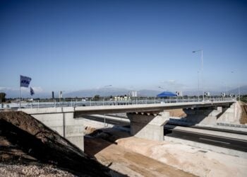 Εικόνα από την τελετή παράδοσης της νέας χάραξης της εθνικής οδού Πατρών - Πύργου, παρουσία του Κυριάκου Μητσοτάκη 
(φωτ.: Δημήτρης Χριστοδουλόπουλος/EUROKINISSI)