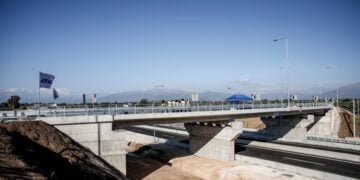 Εικόνα από την τελετή παράδοσης της νέας χάραξης της εθνικής οδού Πατρών - Πύργου, παρουσία του Κυριάκου Μητσοτάκη 
(φωτ.: Δημήτρης Χριστοδουλόπουλος/EUROKINISSI)