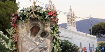 Εορτασμός Παναγίας της Εκατονταπυλιανής στην Πάρο (φωτ. αρχείου: Eurokinissi/Αποστόλης Παπανικολάου)
