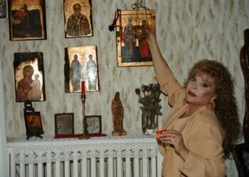 Η αξέχαστη τραγουδίστρια Ρίτα Σακελλαρίου στο σπίτι της (φωτ.: Panorama Press / Eurokinissi)