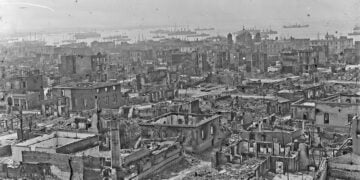 Τα ερείπια του κέντρου της Θεσσαλονίκης μετά την πυρκαγιά (φωτ.: Gallica Digital Library)