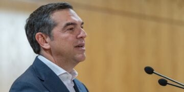 Ο πρώην πρωθυπουργός Αλέξης Τσίπρας, μιλά στην τελετή απονομής των Βραβείων Ειρήνης και Συνεργασίας των Βαλκανικών Λαών, στο ΠΑΜΑΚ (φωτ.: ΑΠΕ-ΜΠΕ/Νίκος Αρβανιτίδης)