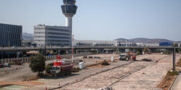 Εργασίες στο αεροδρόμιο «Ελ. Βενιζέλος» (φωτ. αρχείου: EUROKINISSI)