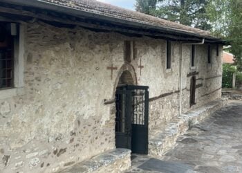 Η εξωτερική όψη του ιερού ναού Αγίου Γεωργίου στο Μελισσοχώρι (φωτ.: ΑΠΕ-ΜΠΕ)