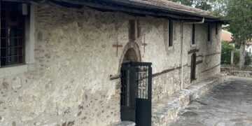 Η εξωτερική όψη του ιερού ναού Αγίου Γεωργίου στο Μελισσοχώρι (φωτ.: ΑΠΕ-ΜΠΕ)