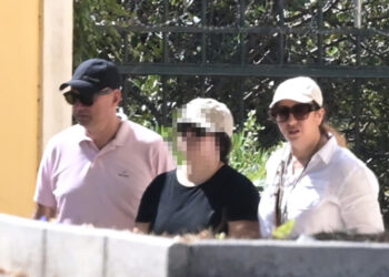 Η 32χρονη Αλγερινή οδηγείται στον ανακριτή (φωτ.: EUROKINISSI / Τατιάνα Μπόλαρη)