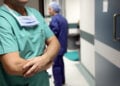 Χειρουργός και νοσηλεύτρια (φωτ.: EUROKINISSI / Γιάννης Παναγόπουλος)