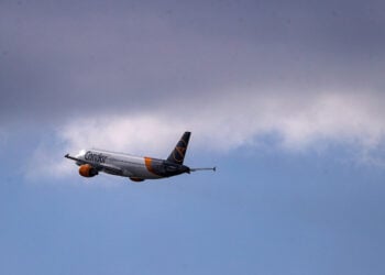 Ένα Airbus A320 της γερμανικής εταιρείας Condor (φωτ.: EPA / Friedeman Vogel)