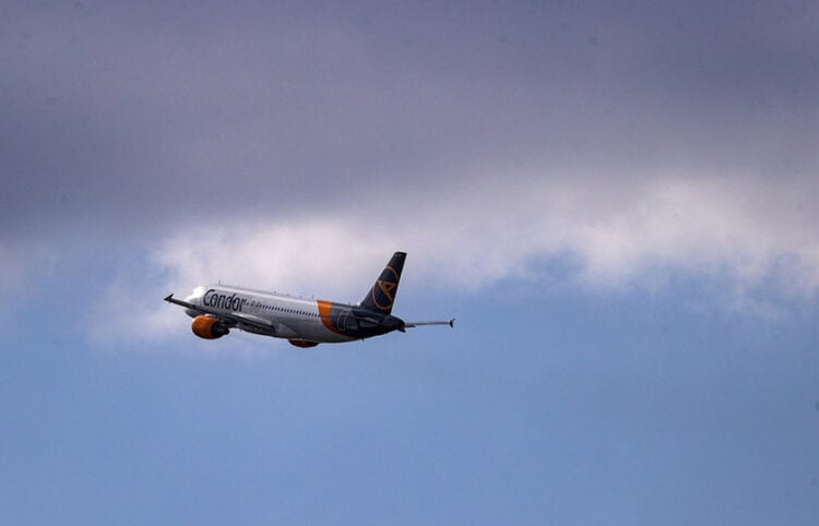 Ένα Airbus A320 της γερμανικής εταιρείας Condor (φωτ.: EPA / Friedeman Vogel)