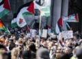 Χιλιάδες κόσμου συμμετείχαν την Κυριακή σε διαδήλωση στην Κοπεγχάγη για τον τερματισμό του πολέμου στη Γάζα και την αναγνώριση παλαιστινιακού κράτους από τη Δανία (φωτ.: EPA/Emil Helms)