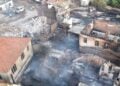 Καμένα σπίτια στην περιοχή των Δαρδανελλίων (φωτ.: Χ/GZT)