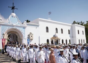 Δεκαπενταύγουστος στην Τήνο (φωτ.: Γραφείο Τύπου Πρωθυπουργού/Δημήτρης Παπαμήτσος)