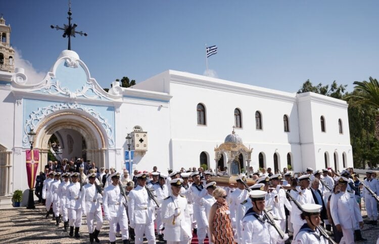 Δεκαπενταύγουστος στην Τήνο (φωτ.: Γραφείο Τύπου Πρωθυπουργού/Δημήτρης Παπαμήτσος)