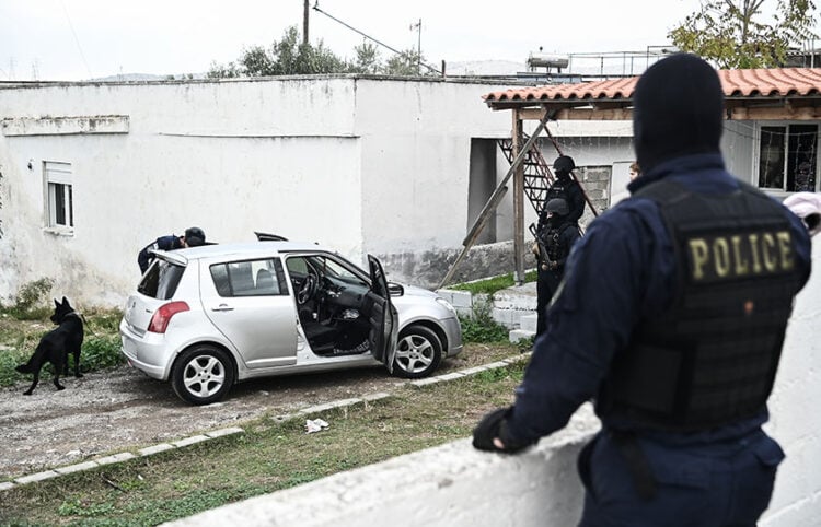 Αστυνομικοί της ΕΚΑΜ κατά τη διάρκεια επιχείρησης (φωτ.: αρχείο EUROKINISSI / Μιχάλης Καραγιάννης)