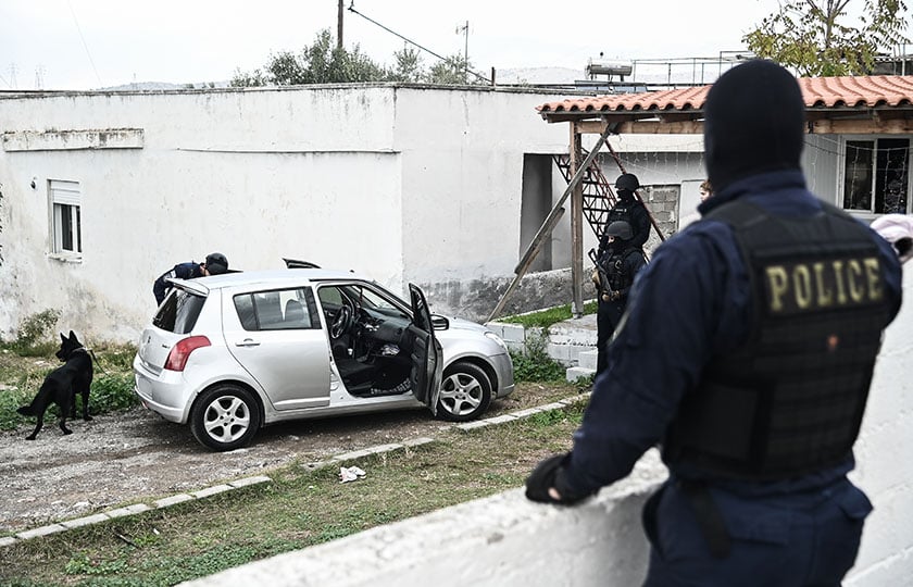 Αστυνομικοί της ΕΚΑΜ κατά τη διάρκεια επιχείρησης (φωτ.: αρχείο EUROKINISSI / Μιχάλης Καραγιάννης)