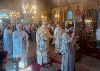 Ο μητροπολίτης Βελγίου και Εξαρχίας Κάτω Χωρών και Λουξεμβούργου Αθηναγόρας προΐσταται της θείας λειτουργίας στην πανηγυρίζουσα ενορία Κοιμήσεως της Θεοτόκου στο Χαουτάλεν (φωτ.: Μητρόπολη Βελγίου)