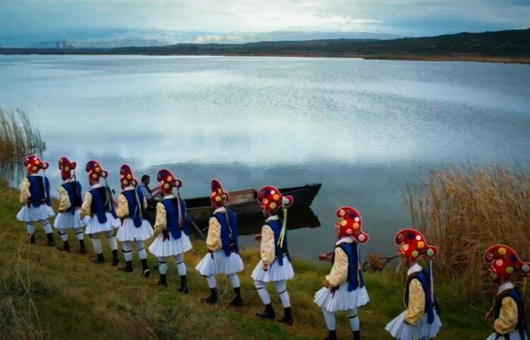 (Φωτ.: facebook/Ένωση Μωμόγερων Λιμνοχωρίου Βαλτονέρων Αναργύρων «Οι Τσαγούσιδες»)