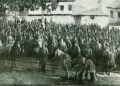 Ο Βασίλ Τσακαλάρωφ και άλλοι επαναστάτες της Καστοριάς στην κατειλημμένη Κλεισούρα (πηγή: Wikipedia)