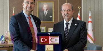 Η φωτογραφία του Αφζάλ Καν (α) που οδήγησε στην παραίτηση (πηγή: x.com)