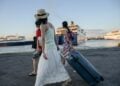 Στο λιμάνι του Πειραιά, εκεί από όπου οι πρώτοι αδειούχοι του Αυγούστου θα φύγουν για νέες περιπέτειες στα ελληνικά νησιά (φωτ.: Μιχάλης Καραγιάννης/ EUROKINISSI)