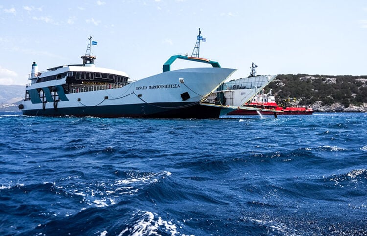 Το «Παναγία Παραβουνιώτισσα» προσάραξε στην ξέρα Γλάρος έξω από τα Νέα Στύρα (φωτ.: EUROKINISSI / Θοδωρής Νικολάου)