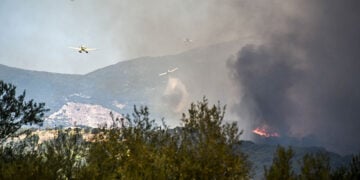 Εναέρια μέσα για την κατάσβεση της φωτιάς στη Δυτική Αχαΐα (φωτ.: EUROKINISSI)
