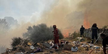 Στο μέτωπο της φωτιάς και το  το Σώμα Σαμαρειτών του Ελληνικού Ερυθρού Σταυρού (φωτ.: Facebook / Ελληνικός Ερυθρός Σταυρός - Περιφερειακό Τμήμα Κομοτηνής)