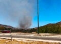 Καπνός από τη φωτιά στο Θορικό Λαυρίου (φωτ.: Facebook / Πυροπροστασία Δασών Λαυρεωτικής)