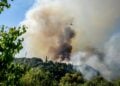 Πυροσβεστικό ελικόπτερο επιχειρεί κατά πυρκαγιάς (φωτ. αρχείου: EUROKINISSI)