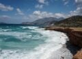 Κύματα στις βόρειες ακτές του Λασιθίου (φωτ.: EUROKINISSI/Μιχάλης Καραγιάννης)