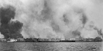 Η Καταστροφή της Σμύρνης, ή αλλιώς «Η μεγάλη φωτιά» (φωτ.: Getty)