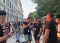 «Ζέσταμα» στο Λιστόν και μια πρόγευση από τα όσα έγιναν στην Πλατεία Παλιού Λιμανιού, στη Σπηλιά (φωτ.: Facebook / Katerina Bili)