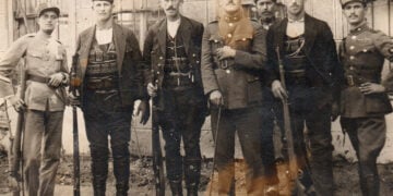«Τα παλληκάρια του Ανζαβούρ, αντιπάλου του Κεμάλ» (πηγή: Αρχείο Φαίδωνα Παπαθεοδώρου)