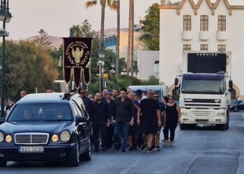 Τελευταίο αντίο από την Κω στον Σάββα Μαυρίδη (φωτ.: aegeanews.gr)