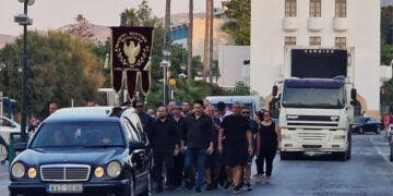 Τελευταίο αντίο από την Κω στον Σάββα Μαυρίδη (φωτ.: aegeanews.gr)