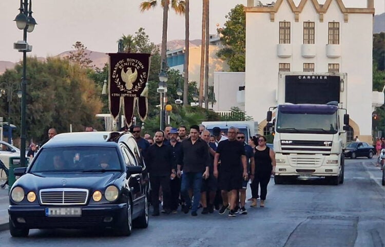 Τελευταίο αντίο από την Κω στον Σάββα Μαυρίδη (φωτ.: aegeanews.gr)