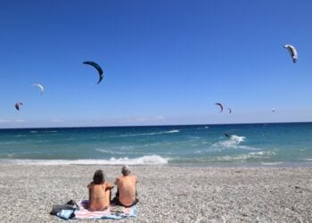 Kite surf σε παραλία της Λάρισας (φωτ.: EUROKINISSI)