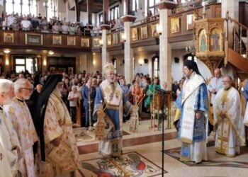 Στιγμιότυπο από τη θεία λειτουργία (φωτ.: Αρχιεπισκοπή Θυατείρων/ Αλέξιος Γεννάρης)